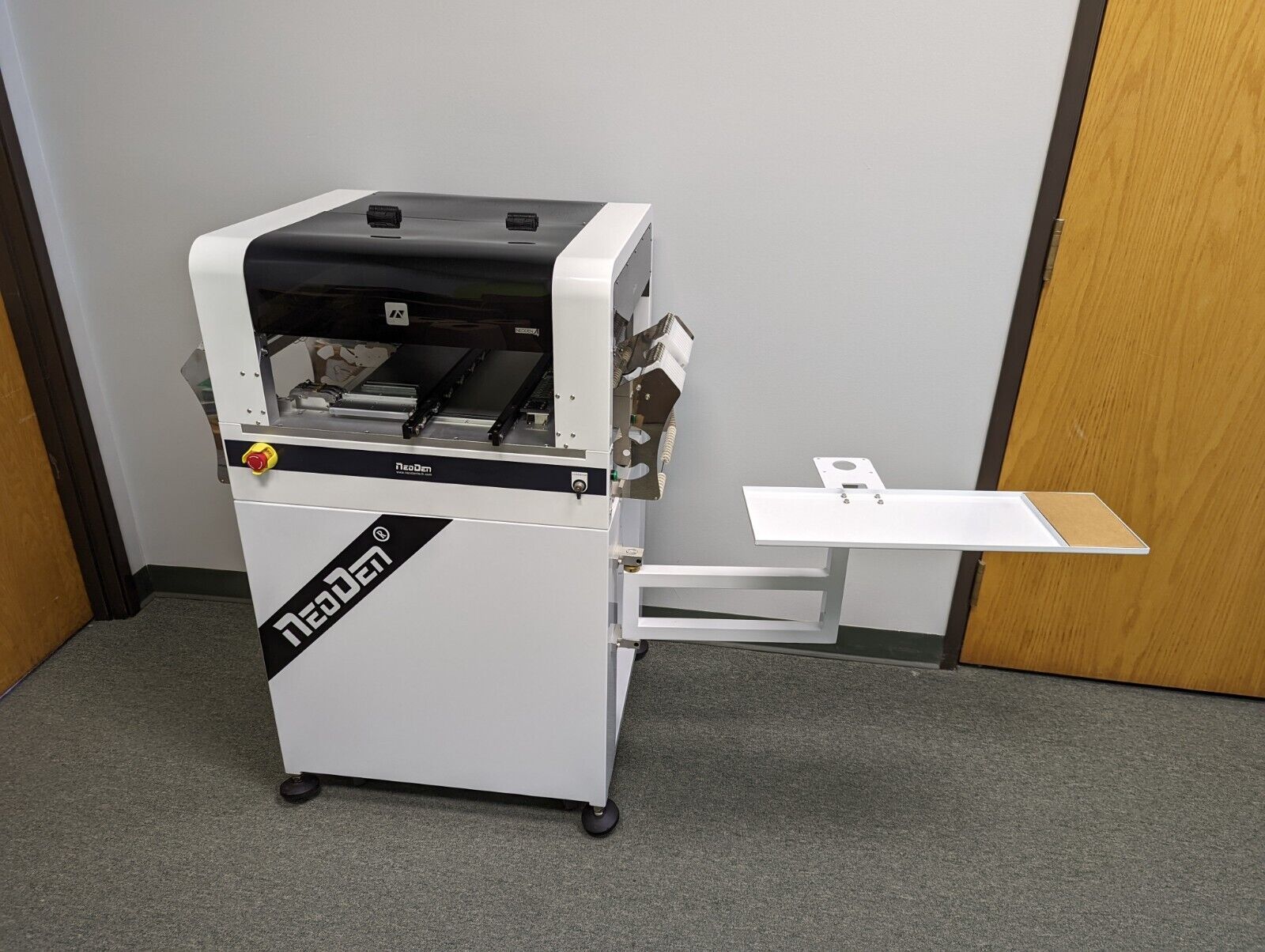 NeoDen 4 Pick and Place Machine with Delux Stand and Rails. Includes feeders.