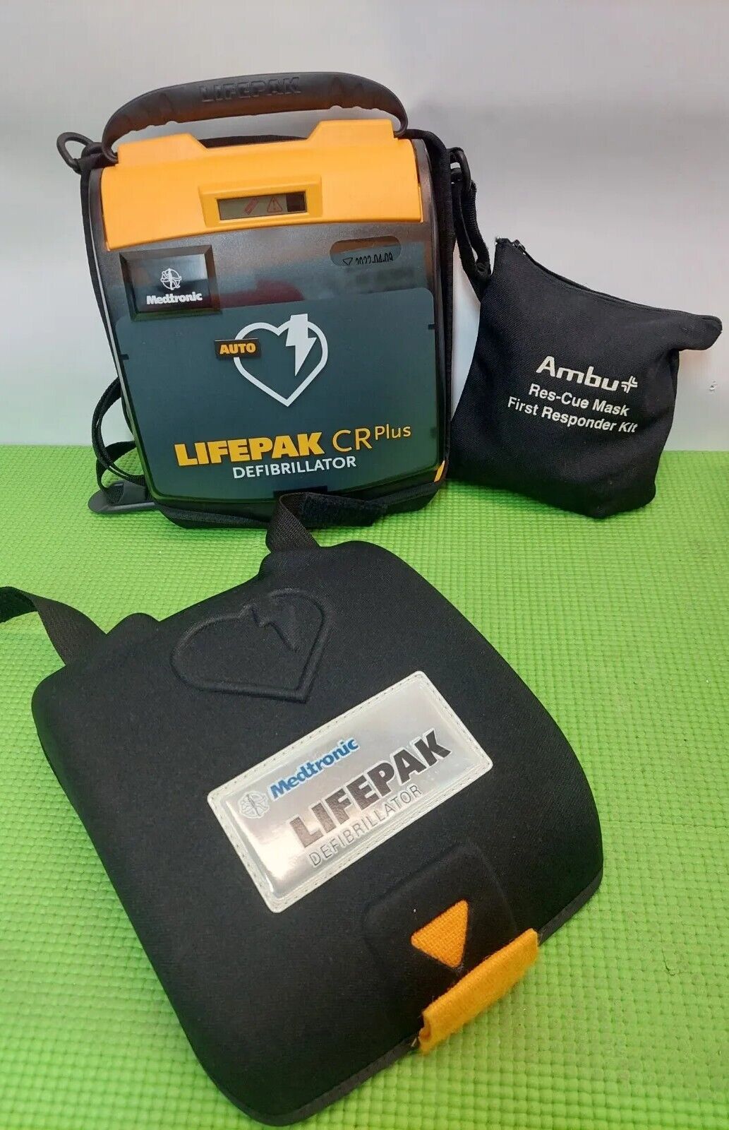 Medtronic LifePak CR Plus w/ Pads &  Case