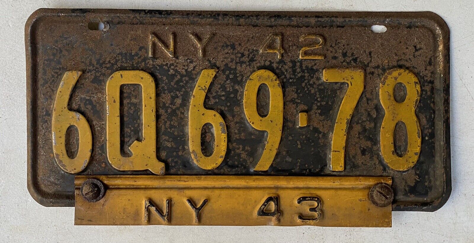 Old 43 NY. Tin Tag Vintage 1942 New York WWII Automobile License Plate 6Q 69-78
