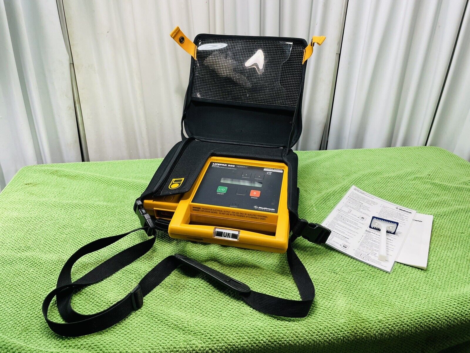 Lifepak 500 Biphasic Automated External Defibrillator W/ BATTERY & Case Included