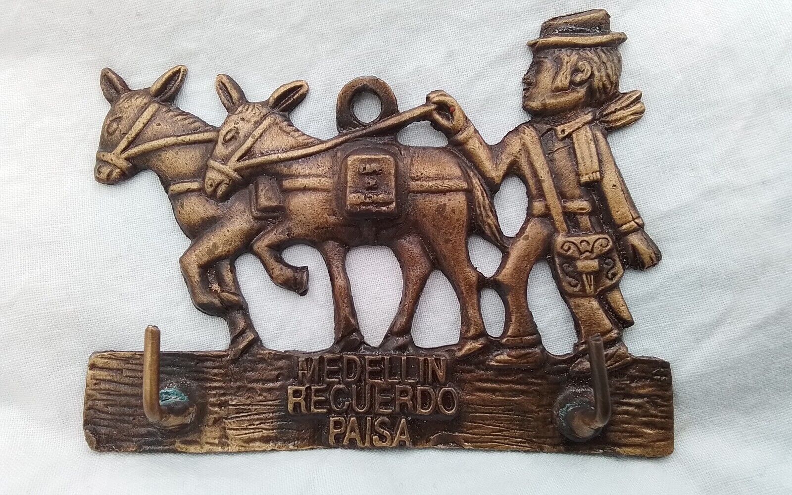 MEDELLIN RECUERDO PAISA SOUVENIR COLUMBIA ANTIOQUIA KEY HOLDER WALL RACK VINTAGE