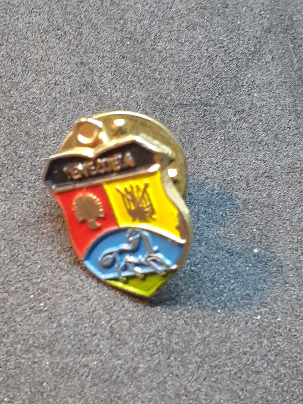 Vintage Gold Toned Venezuela Crest Pin Tie Tack Lapel Pin