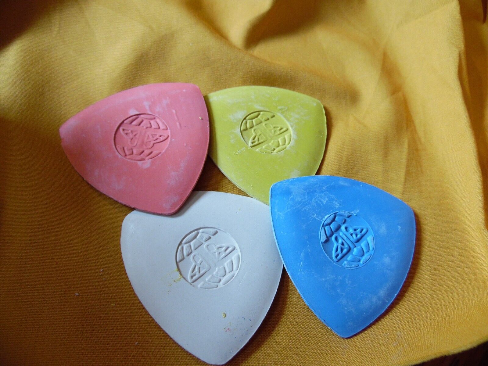 New in box Lotus Color Chalk Pack Of 10 Tailors red white yellow blue