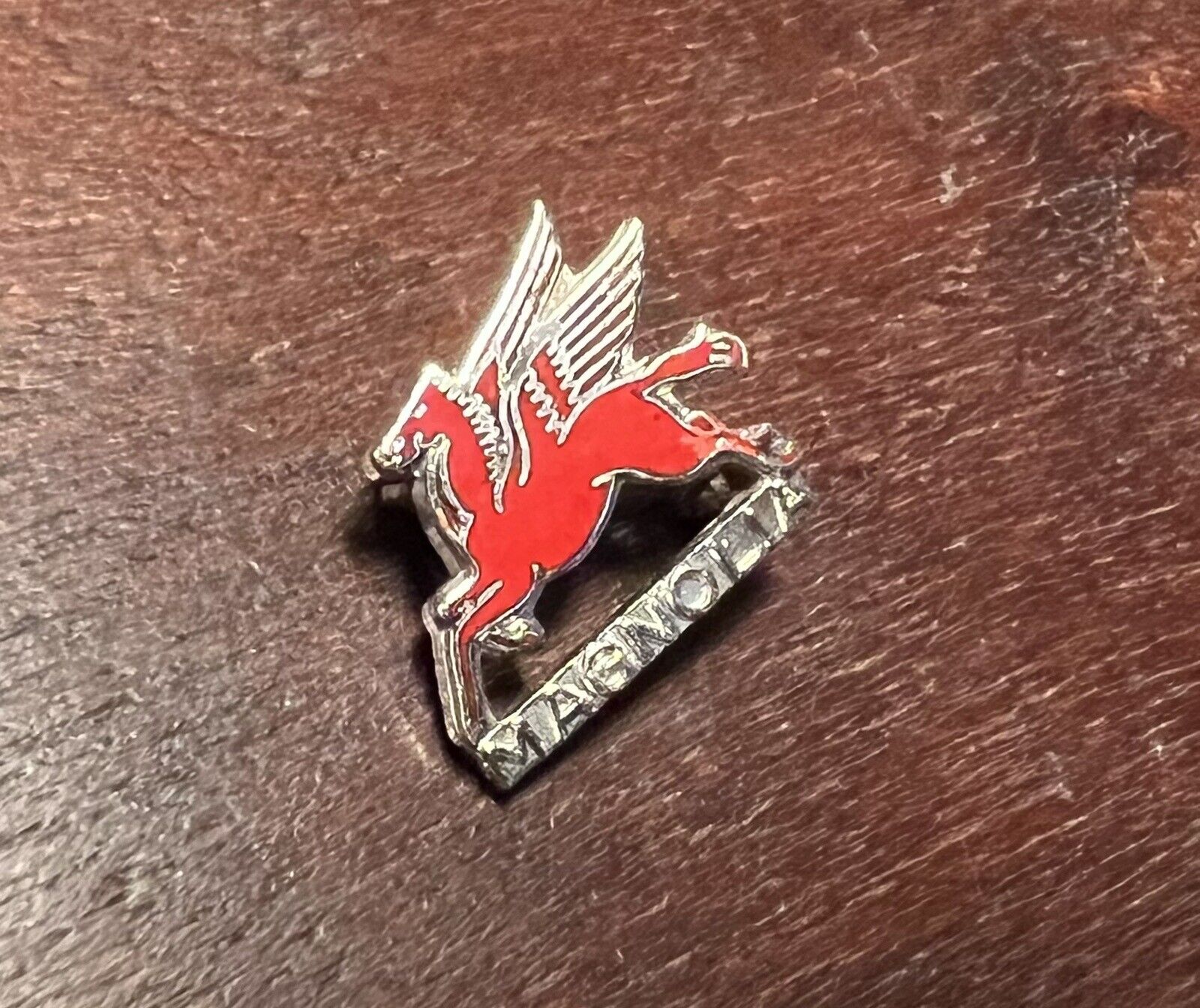 Mobil Oil Magnolia Red Lacquer Flying Pegasus VTG Hat Lapel Pin