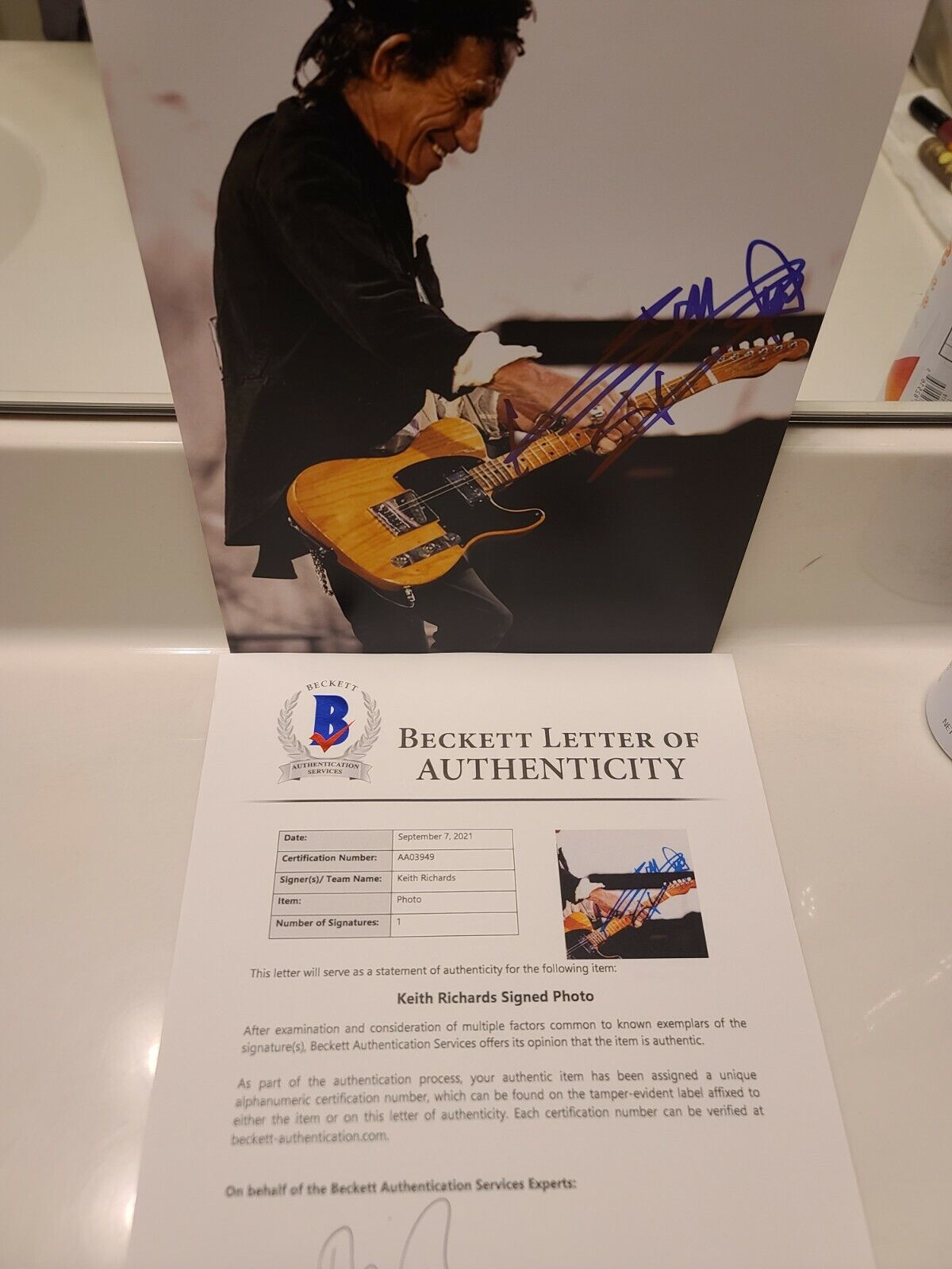 Autographed Keith Richards 8x10 Photo/Beckett Cert