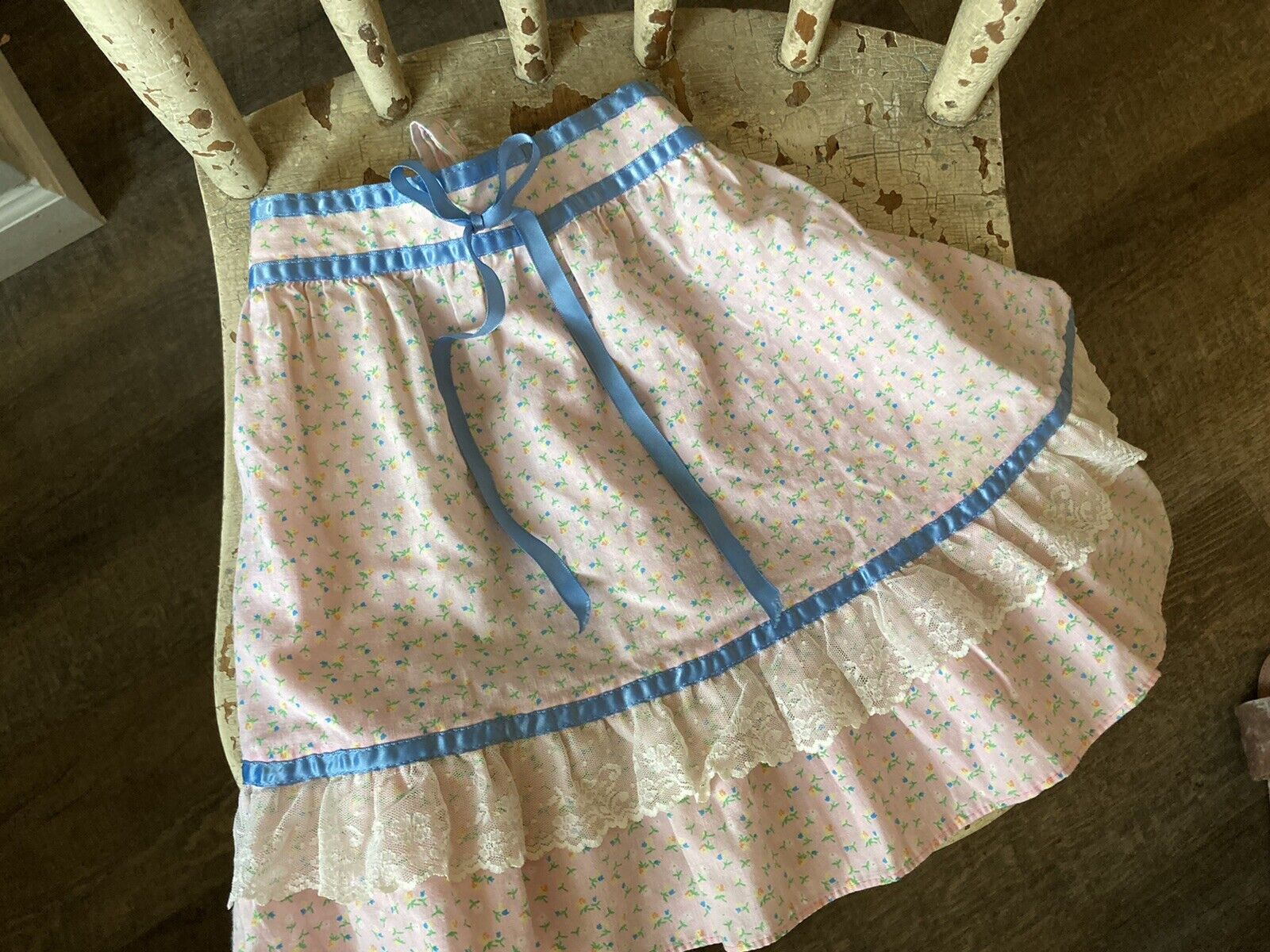 1970s Girls size 6X vintage Floral skirt.