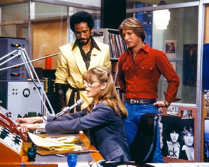 8x10 Color photo of the cast of WKRP in Cincinnati.