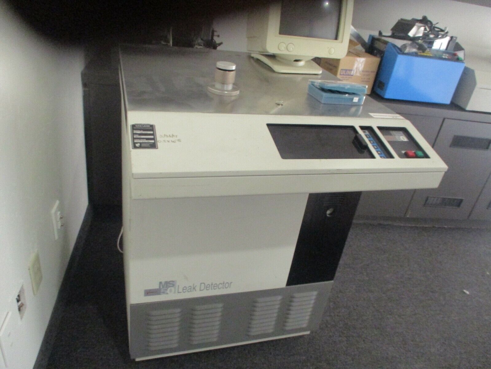 Veeco  / Vacuum Instruments Corp Model:  MS50 / SC7 Leak Detector