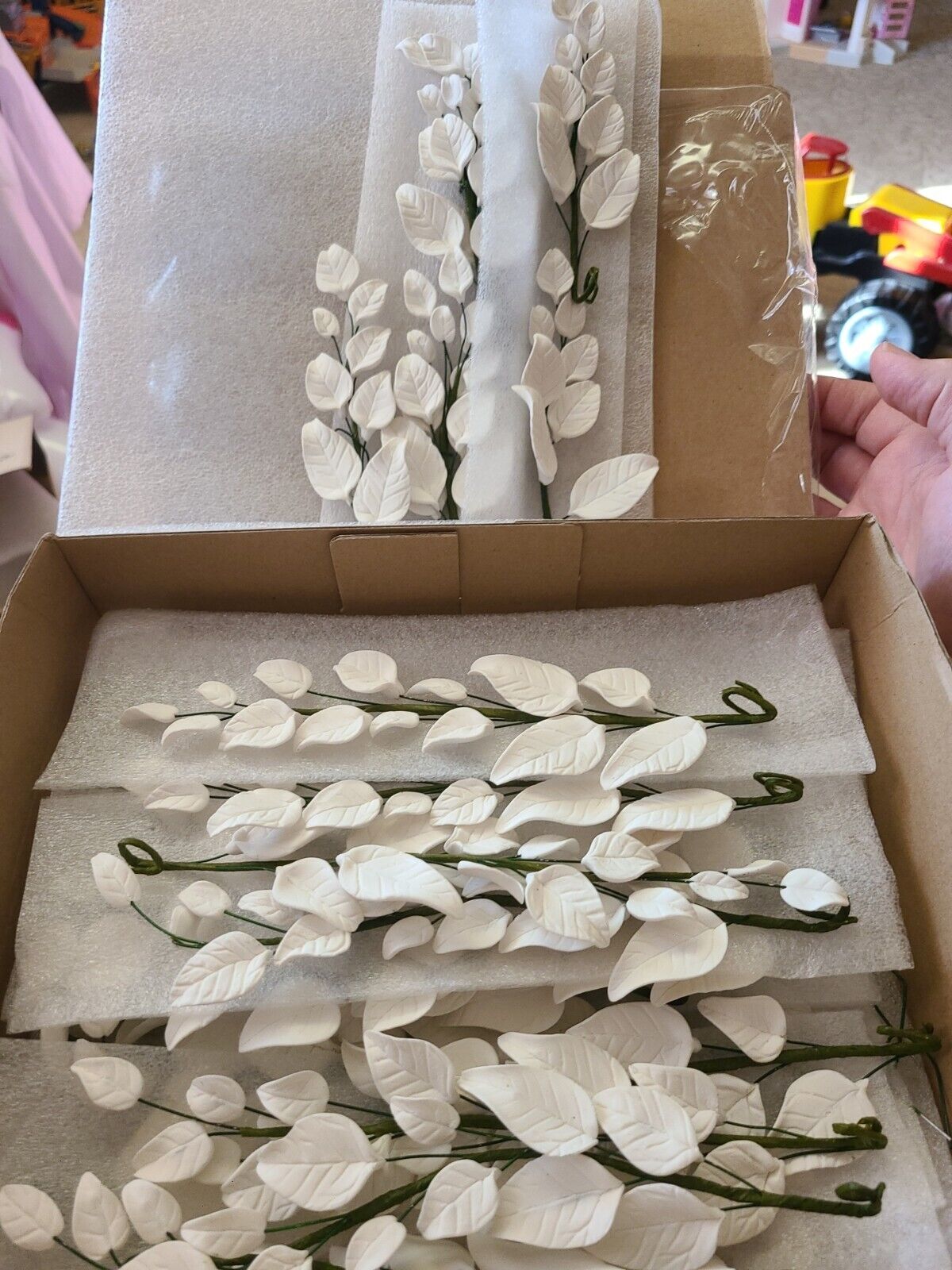 25 Pc Wedding Decopac White Leaf Sprigs Gum Paste Gumpaste 4in & 6in