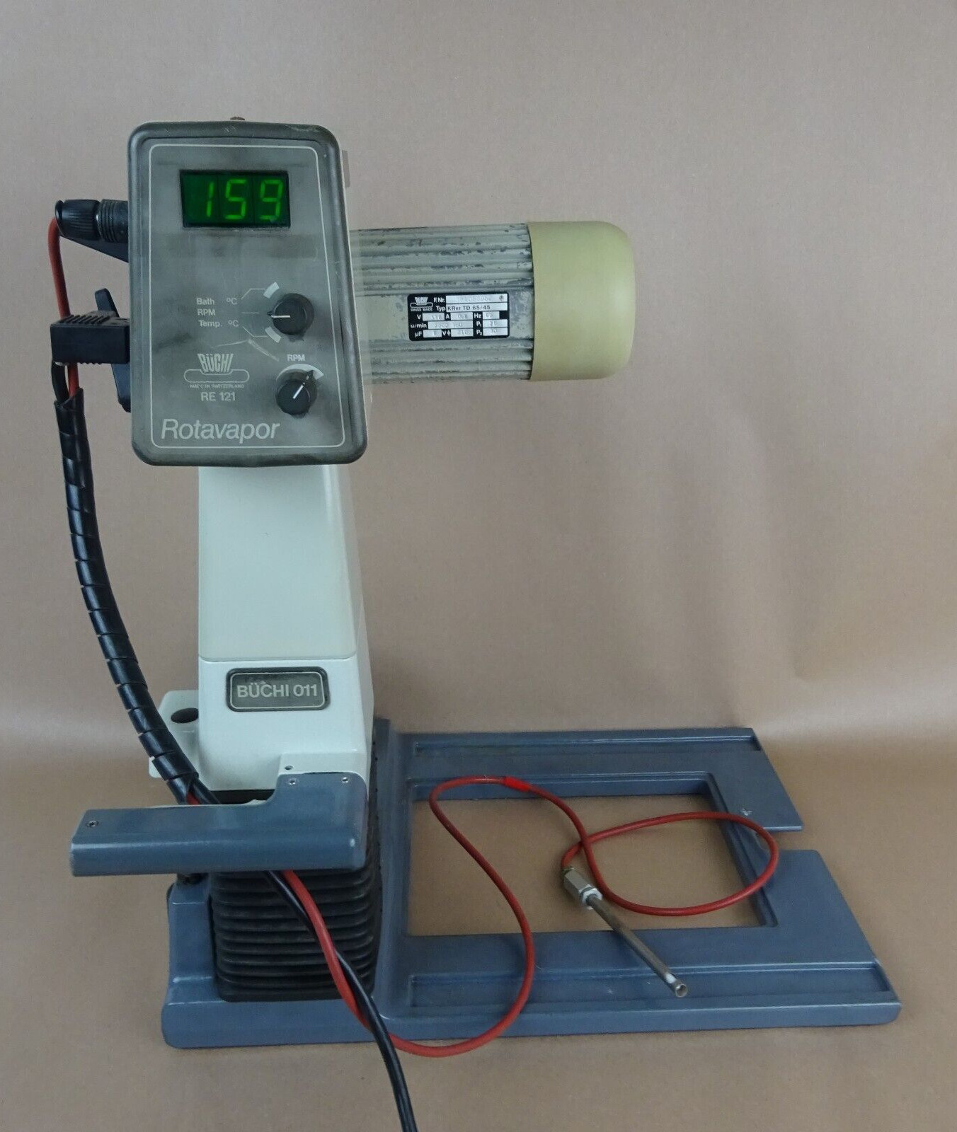 BUCHI ROTAVAPOR RE-121 DIGITAL ROTARY EVAPORATOR W/ STAND ( BUCHI 011) ~ Read