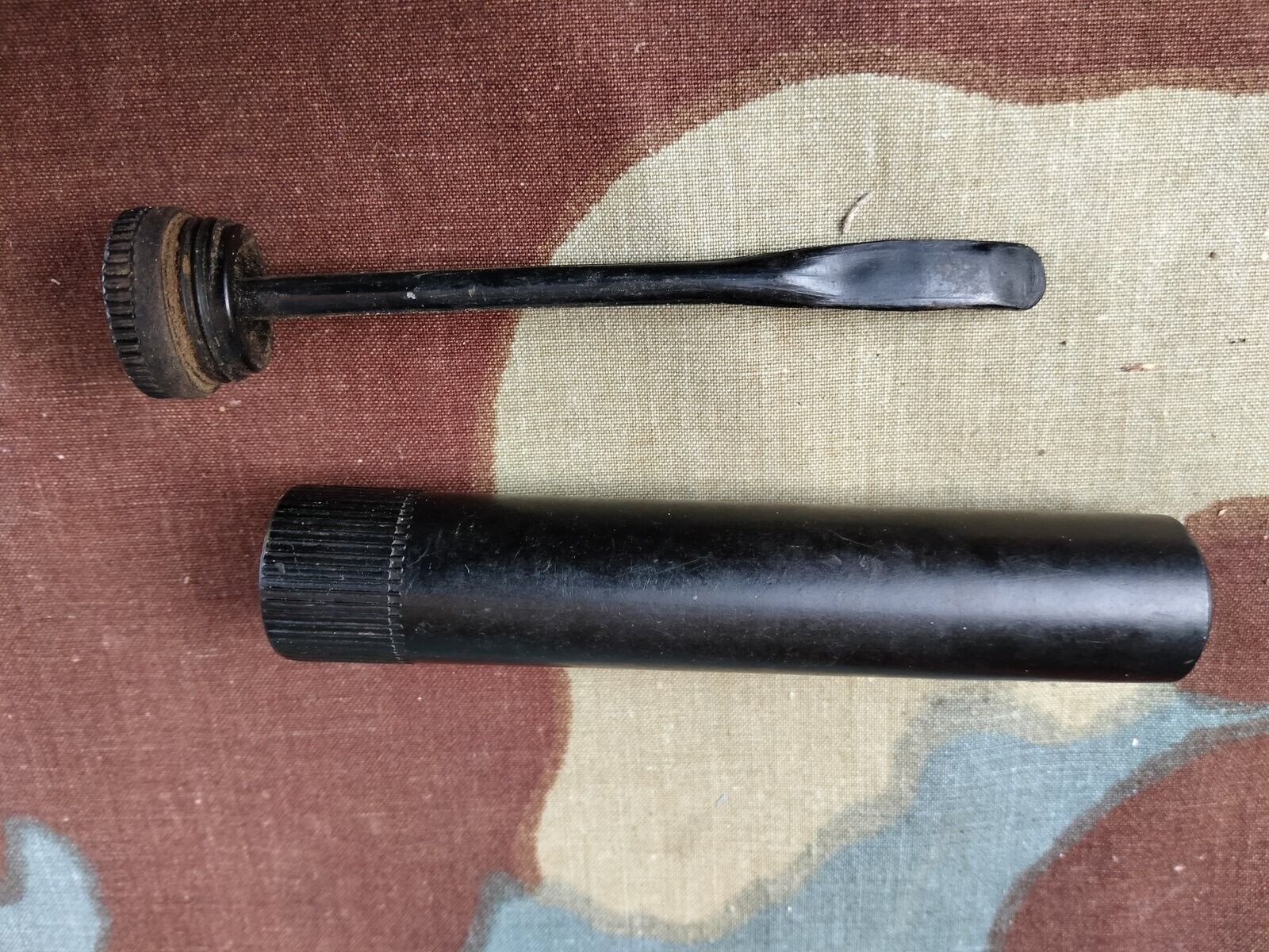 WW2 original Enfield  butt stock bakelite  oiler  marked 