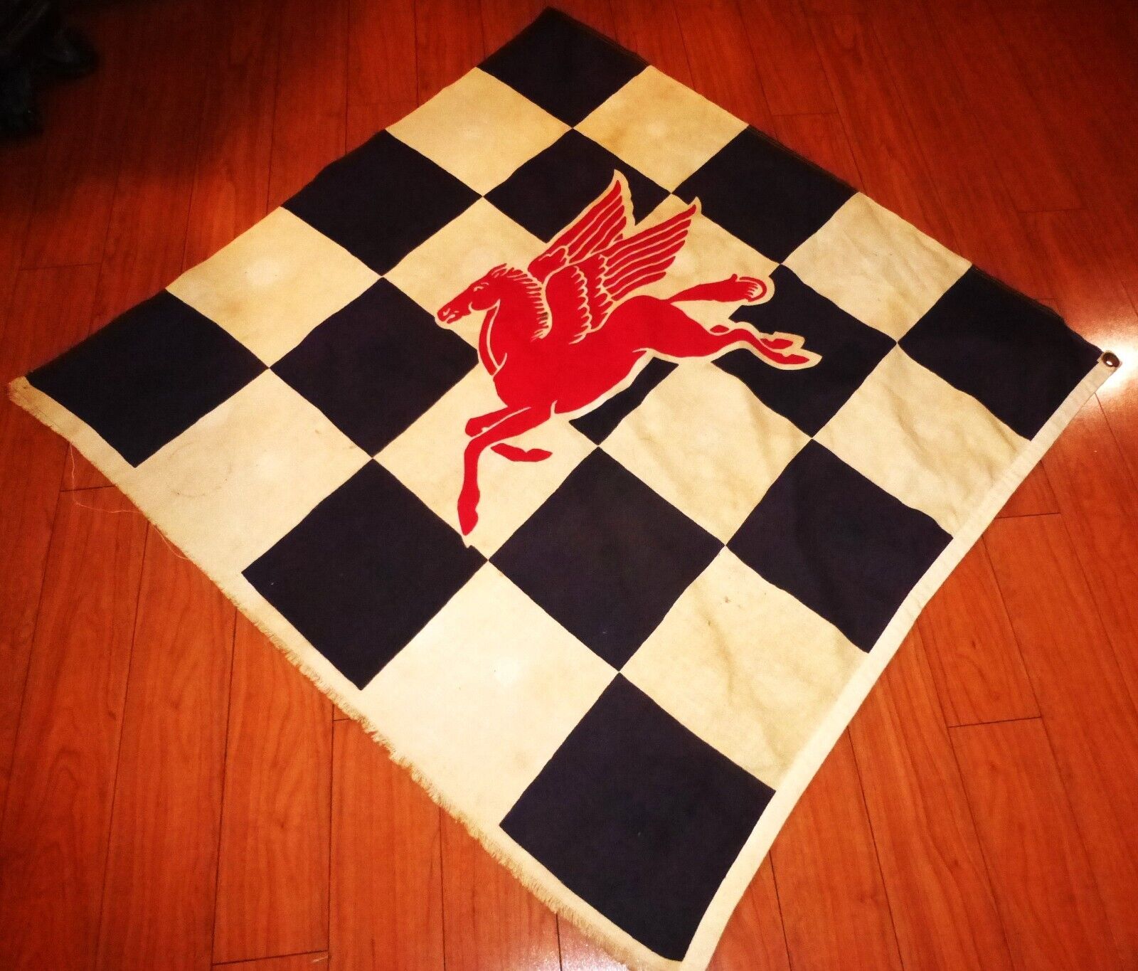 Vintage Mobil Pegasus Checkered Flag Oil Gas Racing Cars Grand Prix Amazing
