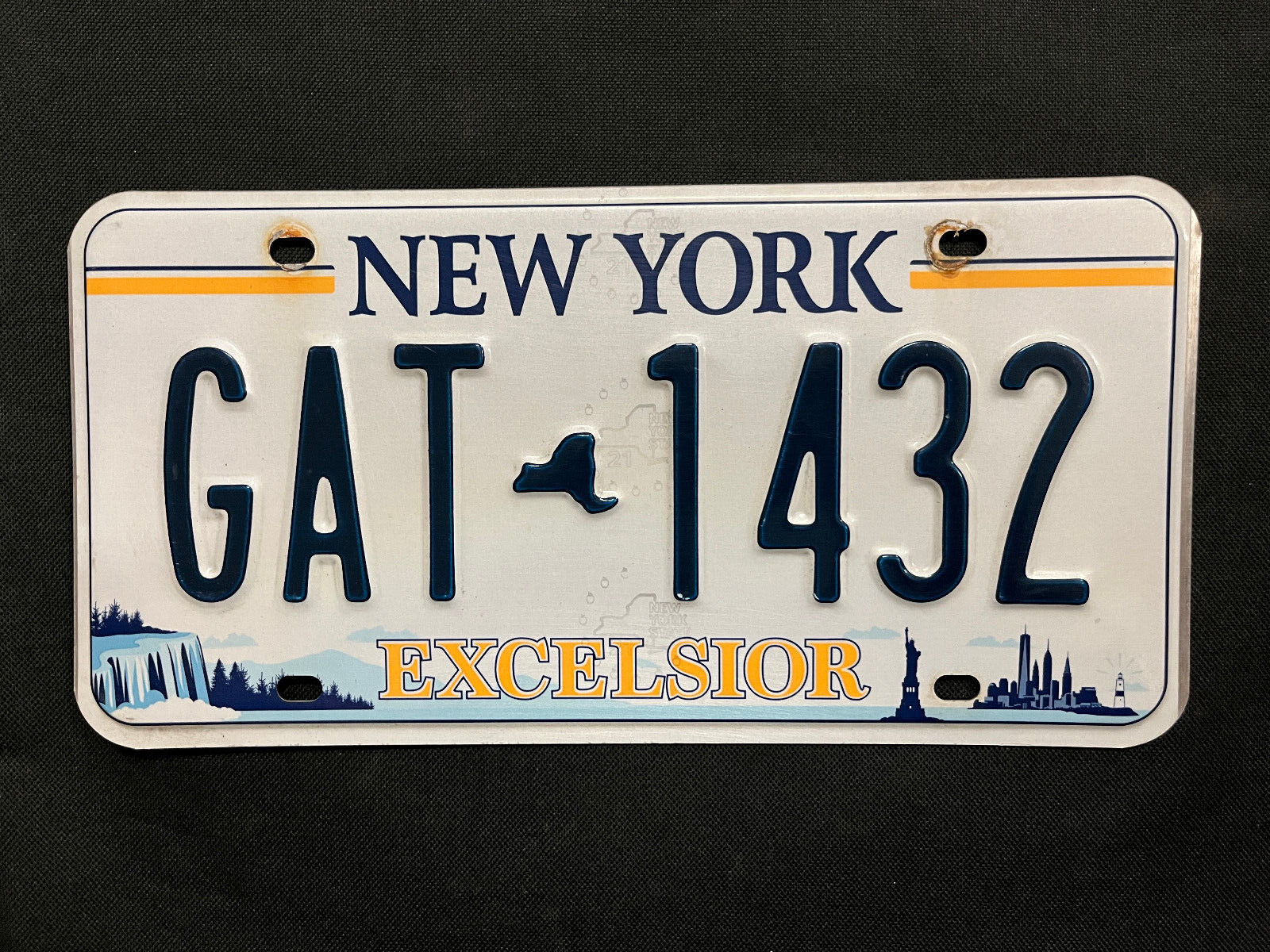 New York License Plate GAT-1432 .... NIAGARA FALLS, EXCELSIOR, MAP, LADY LIBERTY