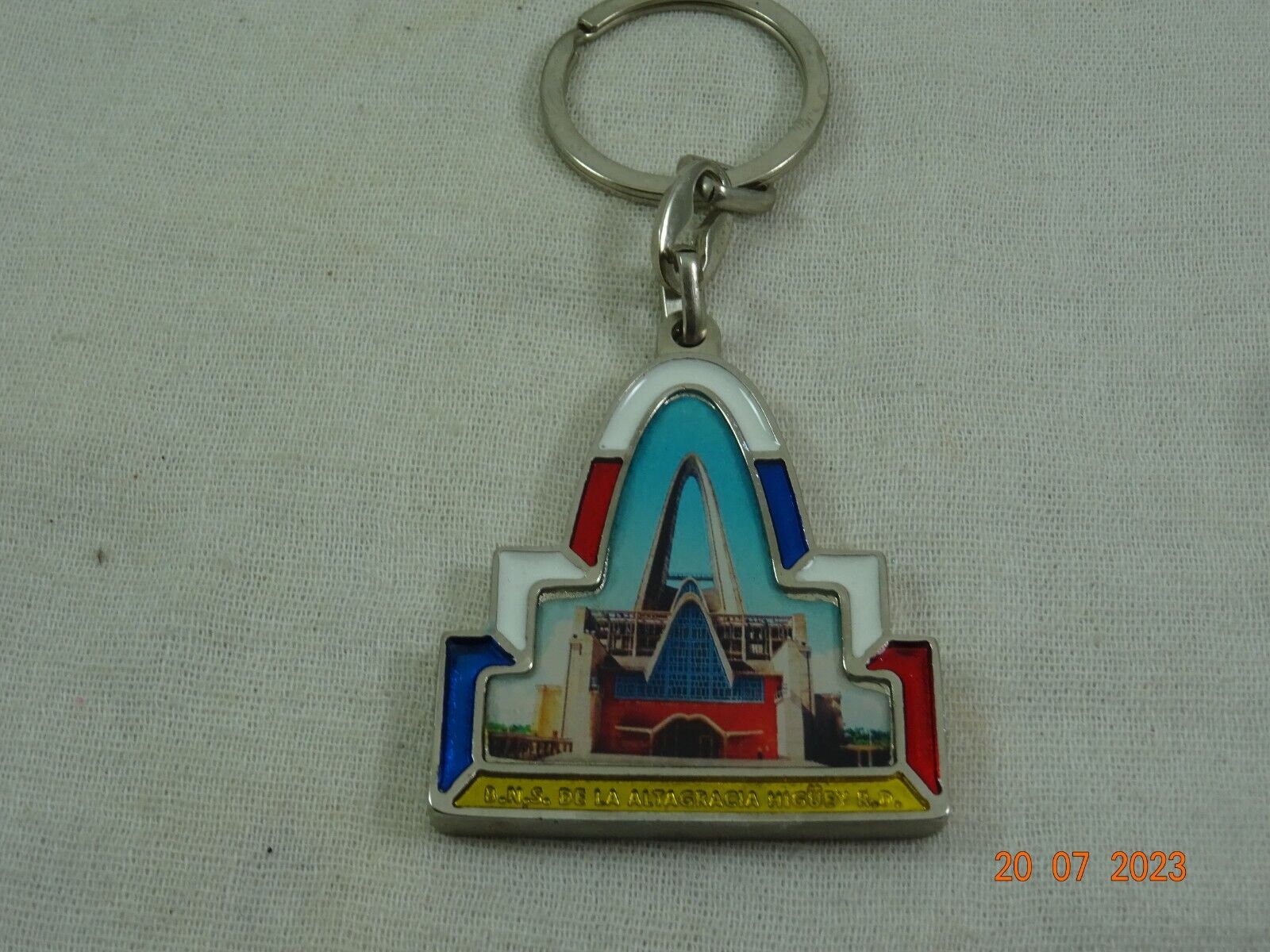 B.N.S.  De La Altagracia Higufy R.D. Souvenir Key Chain Metal Enamel 2