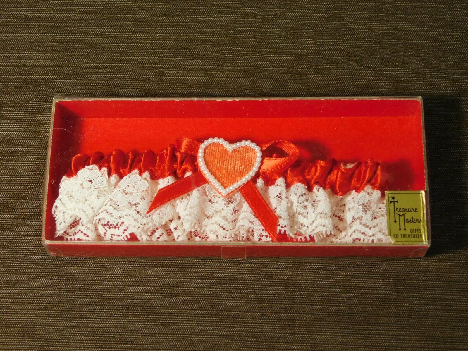 VINTAGE WEDDING TREASURE MASTERS RED HEART GARTER NEW IN BOX