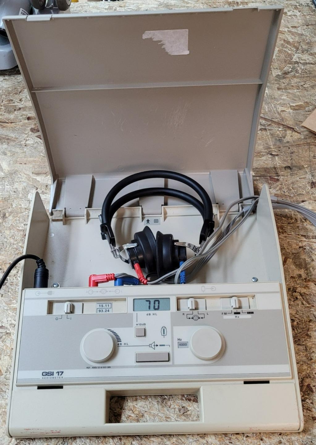 Grason Stadler GSI 17 Audiometer w/ AC Adapter & Headphones ! Fully Tested !  h